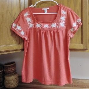 Comfortable top with embroidery